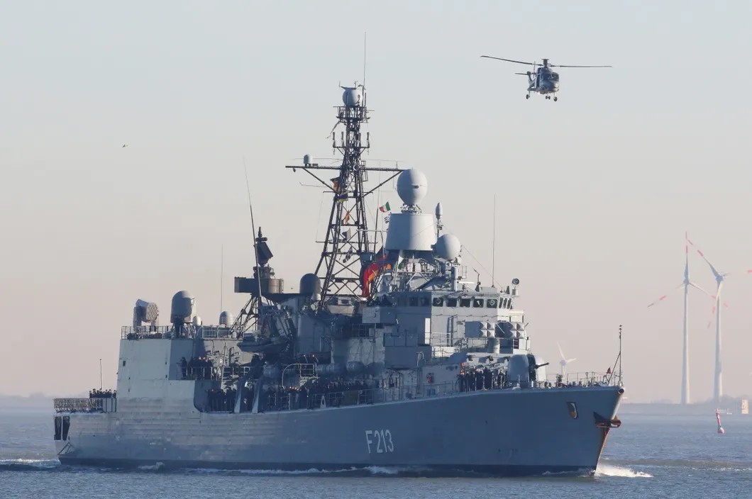 Германский военный корабль возвращается в порт после участия в операции «София». Фото: EPA