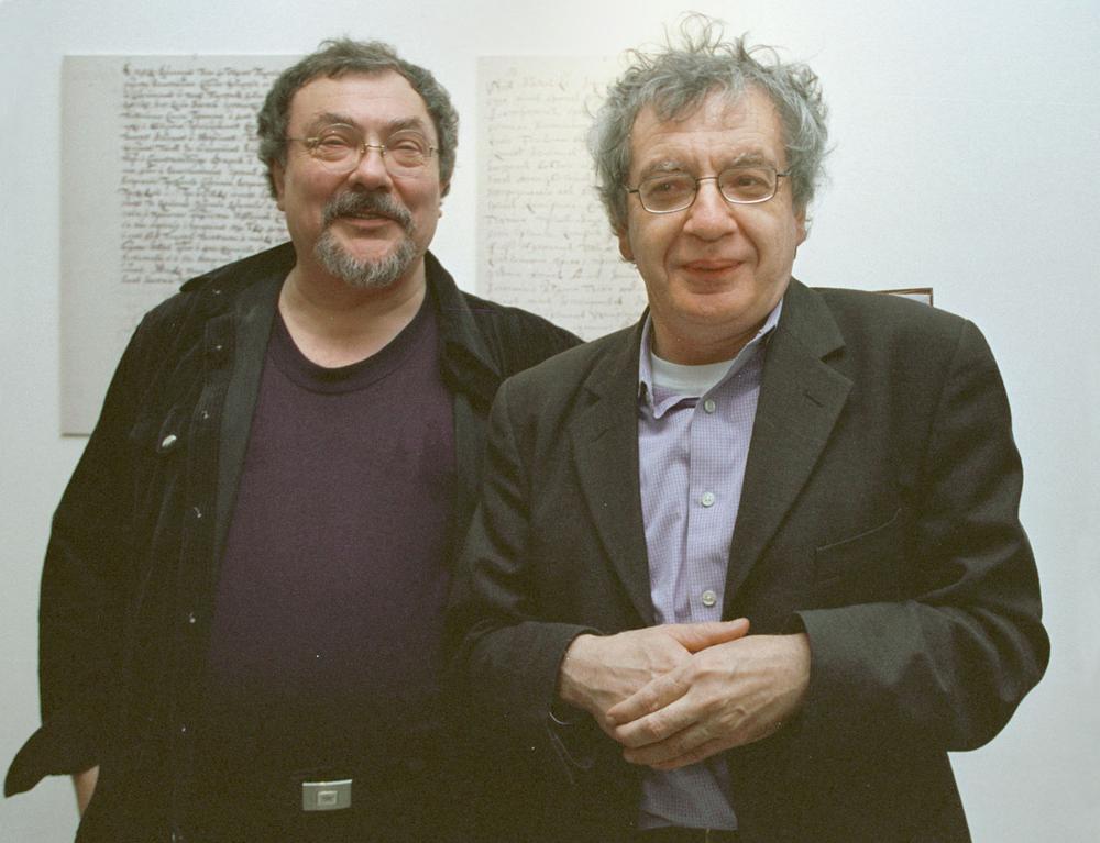 Художники-концептуалисты Виталий Комар и Александр Меламид на выставке в Москве, 2002 год. Фото: Виктор Великжанин / ИТАР-ТАСС