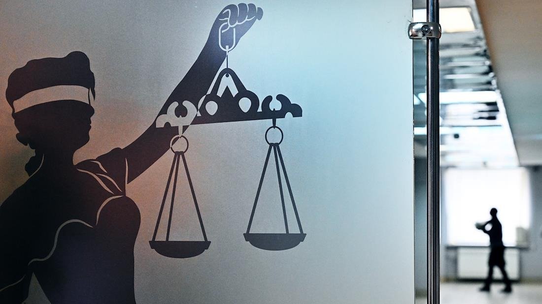 Пришли за нотариусами