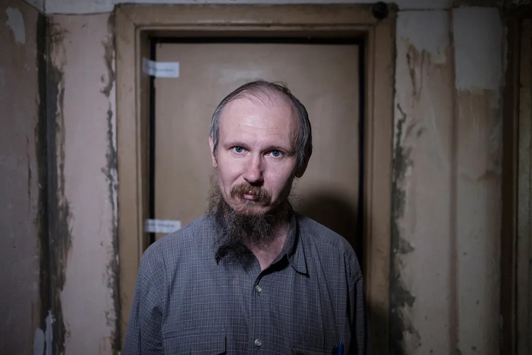 Александр Блинцов вынужден жить в коридоре общежития после того, как его выселили из комнаты. Фото: Антон Карлинер / специально для «Новой»