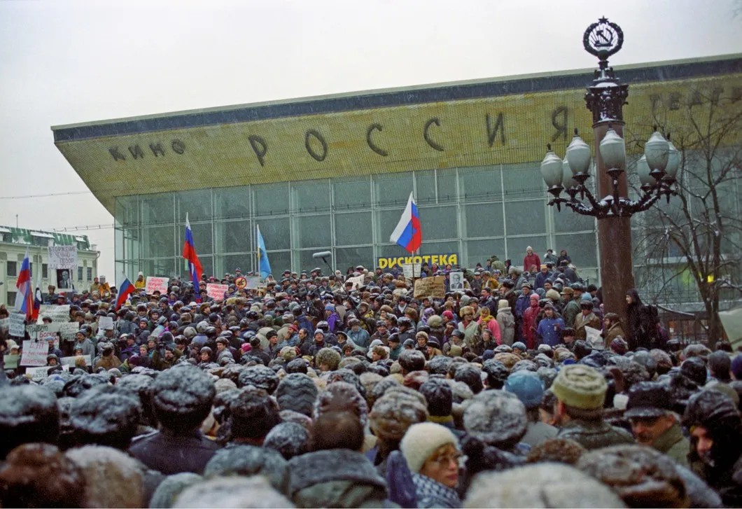 Митинг в Москве против ввода федеральных войск в Чечню. Фото: РИА Новости