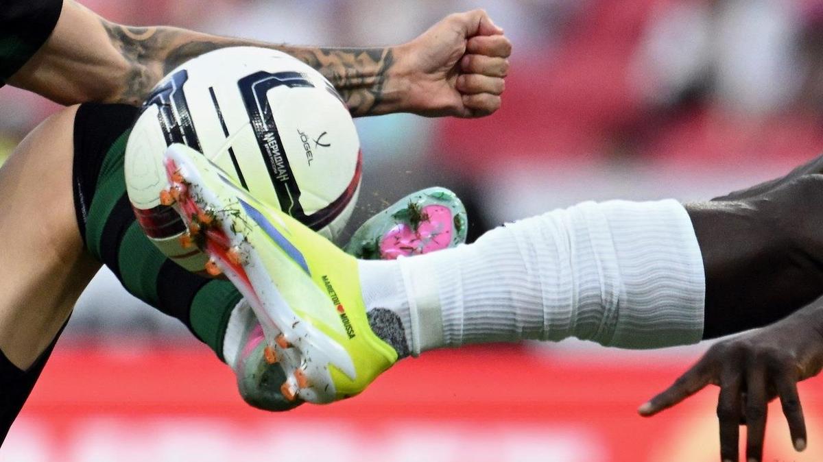 Забутсовали