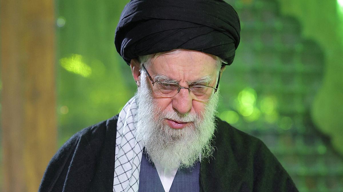 СМИ Ирана: аятолла Хаменеи убит, в стране объявлен траур