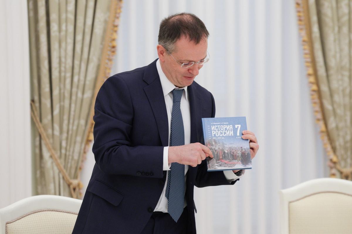 Владимир Мединский во время презентации государственной линейки учебников по истории для 5-11-х классов. Фото: Гавриил Григоров / пресс-служба президента РФ / ТАСС