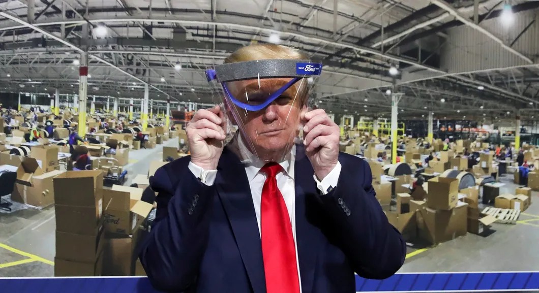 Трамп во время визита на фабрику Ford. Фото: Reuters