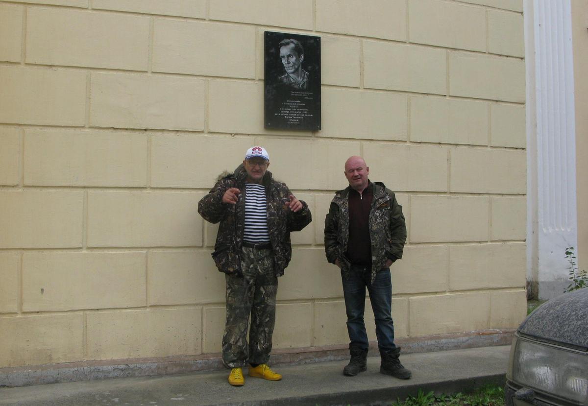 Иван Джуха (слева) с золотопромышленником Сергеем Филевским, взявшим на себя основную часть расходов по созданию мемориальной Комнаты. Фото из архива Ивана Джухи