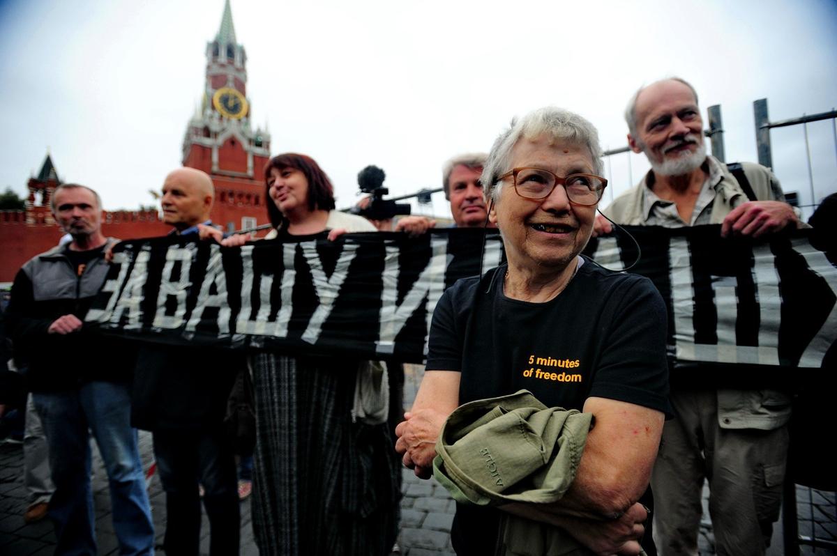 Наталья Горбаневская во время акции, посвященной годовщине со дня демонстрации в поддержку Чехословакии. Фото: ITAR-TASS