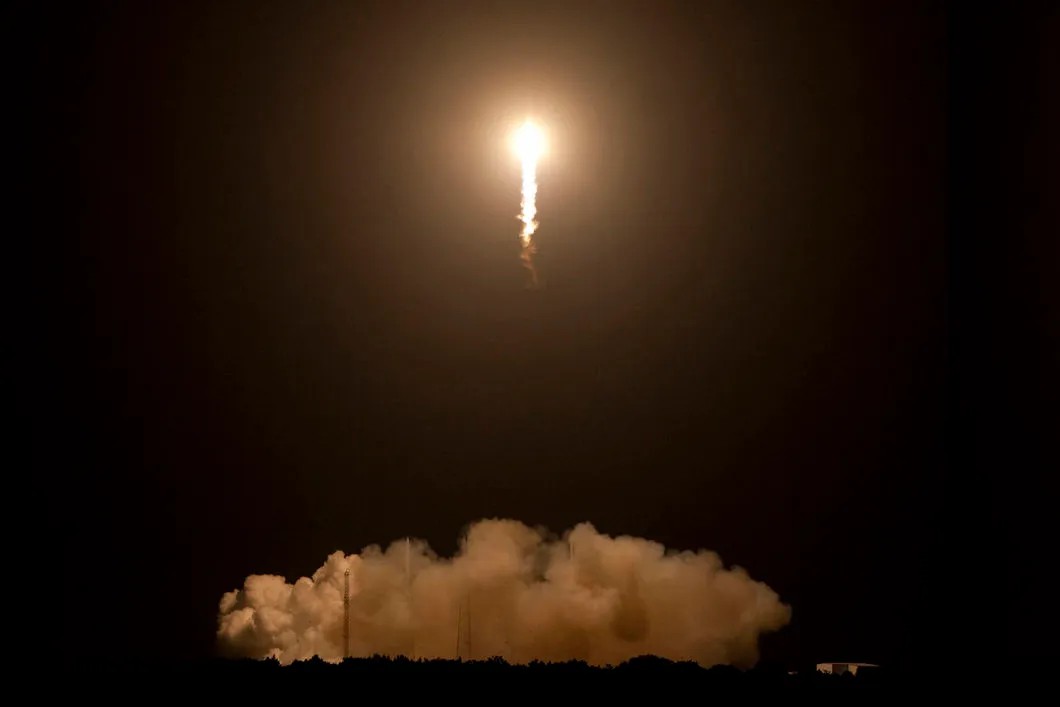 Falcon 9 во время первого запуска груза к МКС в 2012 году. Фото: SpaceX