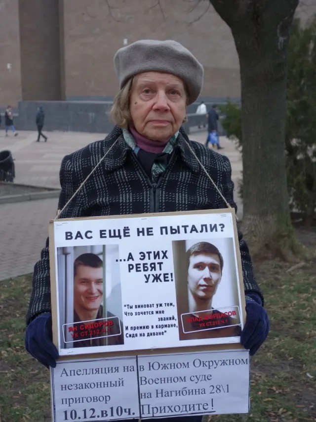 Одиночный пикет в поддержку Яна и Влада. Фото: телеграм-канал « Дело ростовских мальчишек »