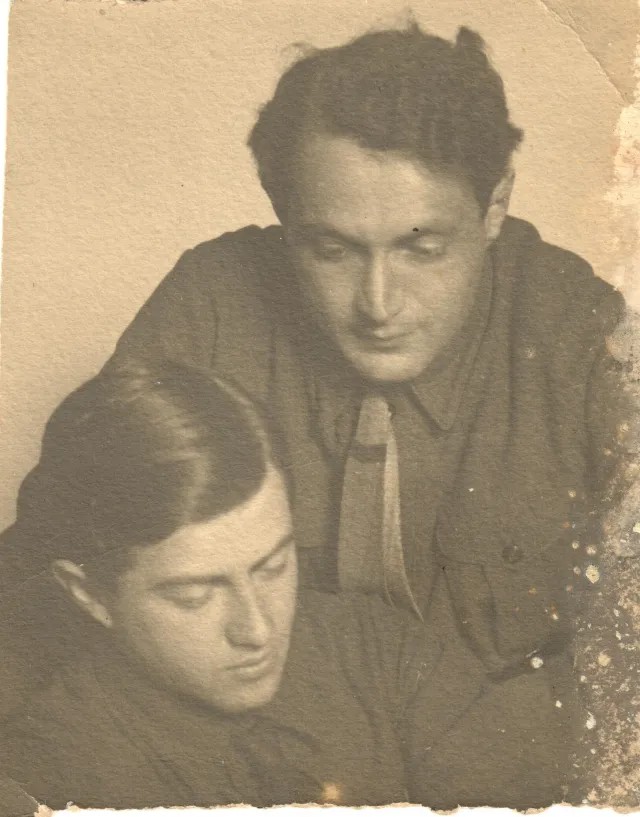 Гайдовский и Стонов в редакции газеты «Известия», Москва, 1920-е гг.