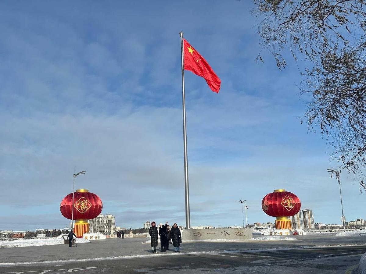 Набережная Хайхэ. Валерия Федоренко / «Новая газета»