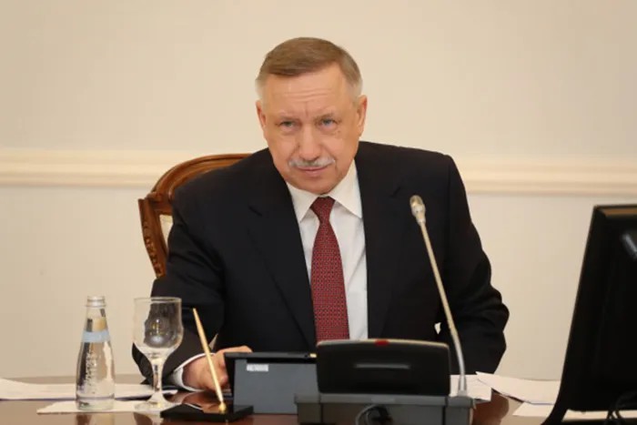 Кресла все еще делят