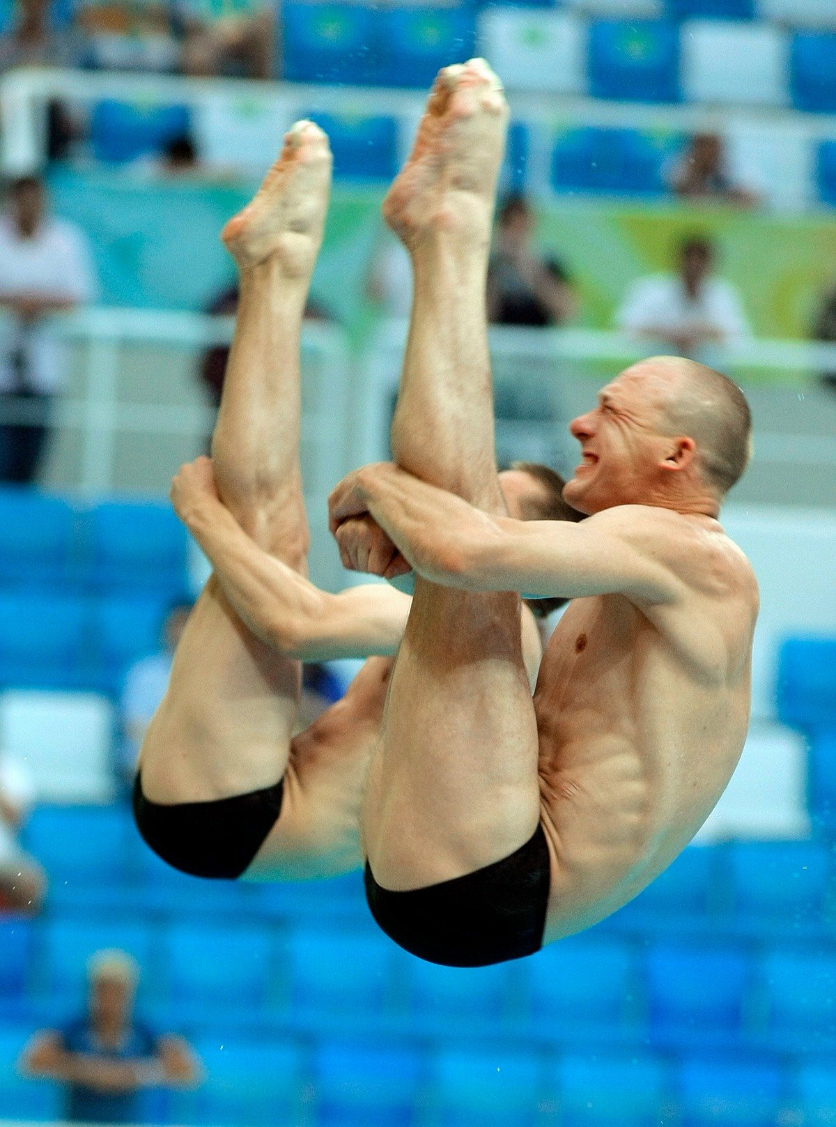 Дмитрий Саутин (на первом плане) и Юрий Кунаков (на втором плане) завоевали серебряную медаль по прыжкам в воду с трехметрового трамплина на Олимпийских играх-2008 в Пекине. Фото: Виталий Белоусов / ИТАР-ТАСС
