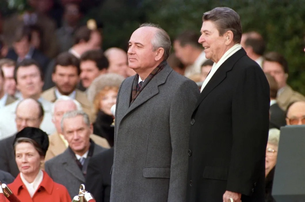 Горбачев во время официального визита в США. Рядом — президент Рейган. Фото: РИА Новости