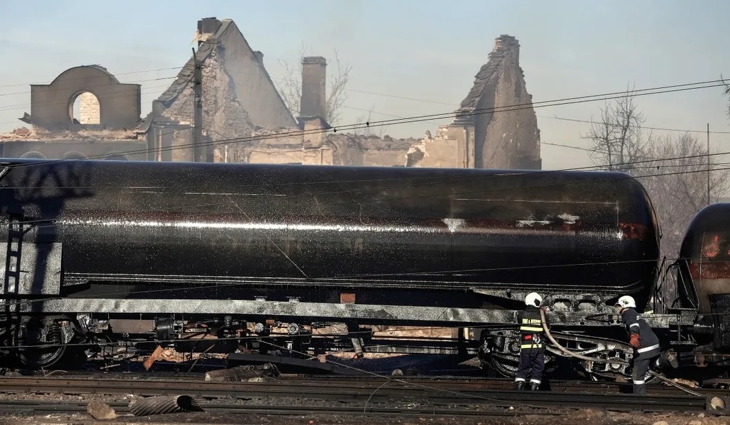 Последствия взрыва на железной дороге у села Харманли. Флото: EPA