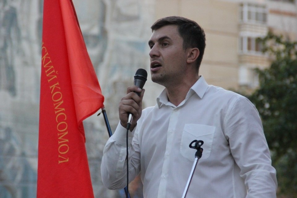 Николай Бондаренко на митинге КПРФ. Фото:kprf-saratov.ru