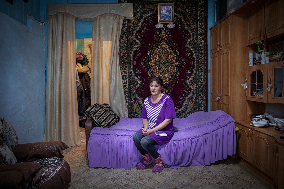 Нина у себя дома. Фото: Влад Докшин / «Новая газета»