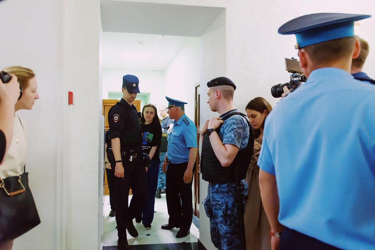 Светлана Петрийчук в коридоре суда. Фото: Варвара Гатауллина