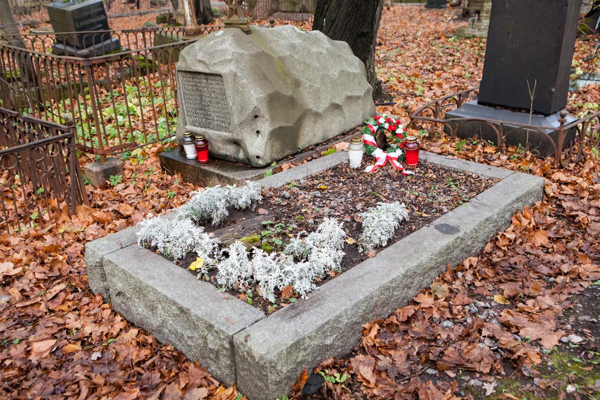 Найденная могила художника Яна Ционглинского. Фото: Елена Лукьянова / «Новая газета»
