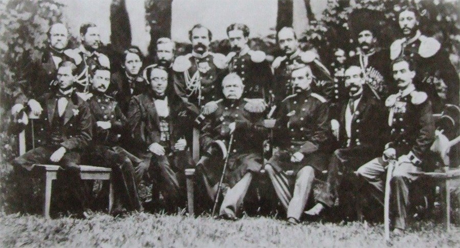 Михаил Николаевич Муравьёв (в центре). Фото: википедия