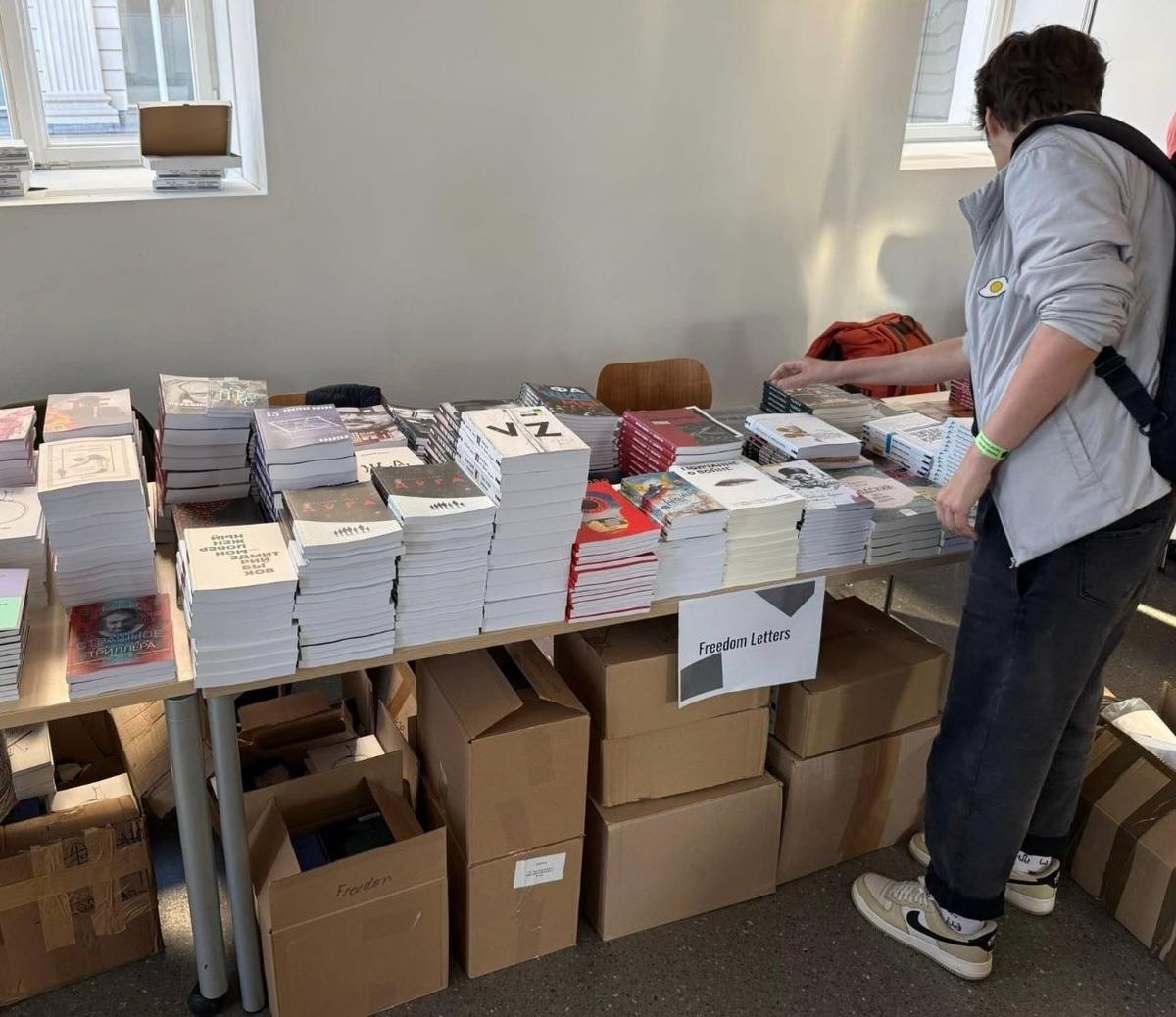 Стенд издательства Freedom Letters на книжной ярмарке в Берлине. Фото: телеграм-канал FL