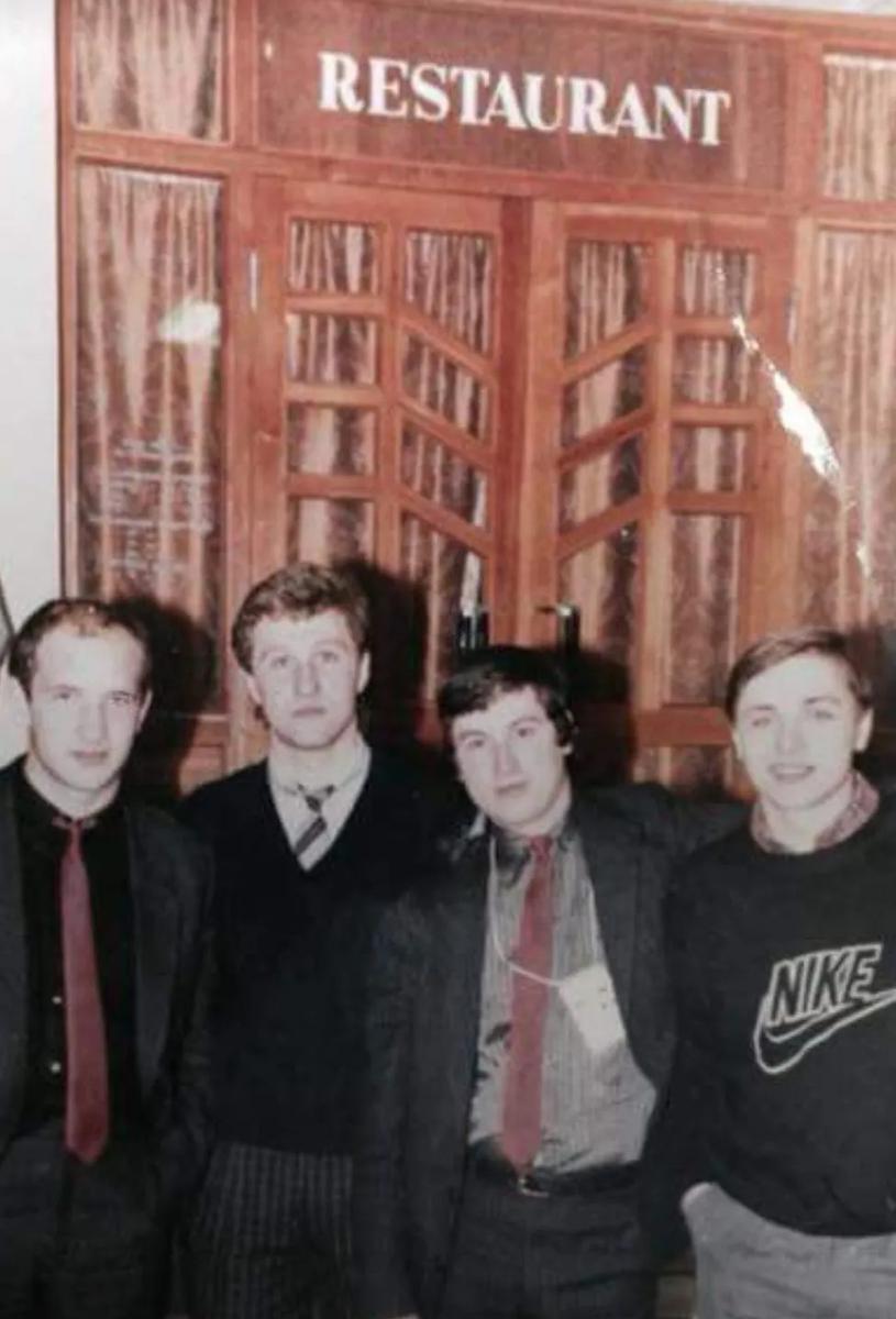Слева направо И. Станиславчик (Кацо), В. Струганов (Паша Цветомузыка), В. Бахтин (Петруха-младший). Фото со страницы бизнесмена Сычева