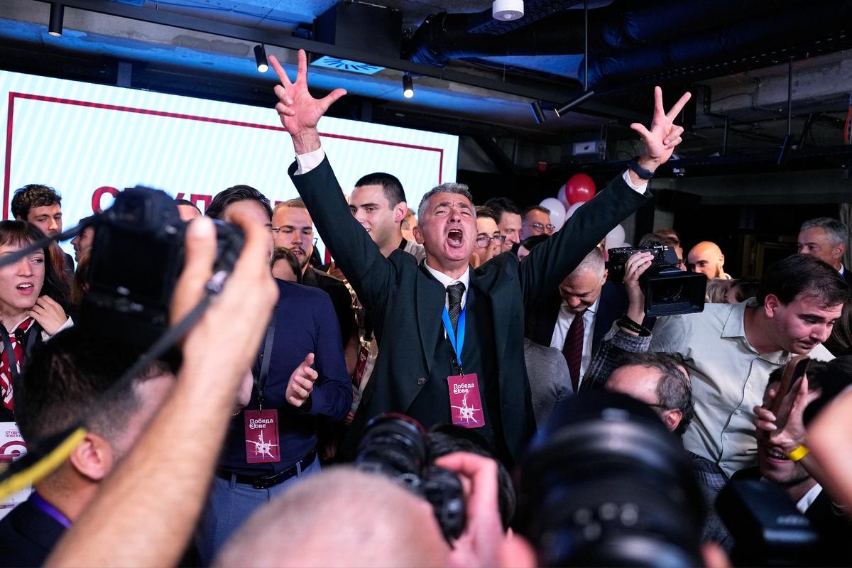 Илия Срданович после того, как Александр Вучич признал поражение. Фото: AP / TASS