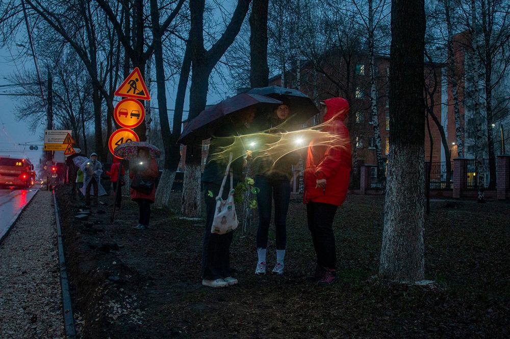 Живая цепь в защиту парка «Швейцария» в Нижнем Новгороде. Фото: Светлана Виданова / «Новая газета»