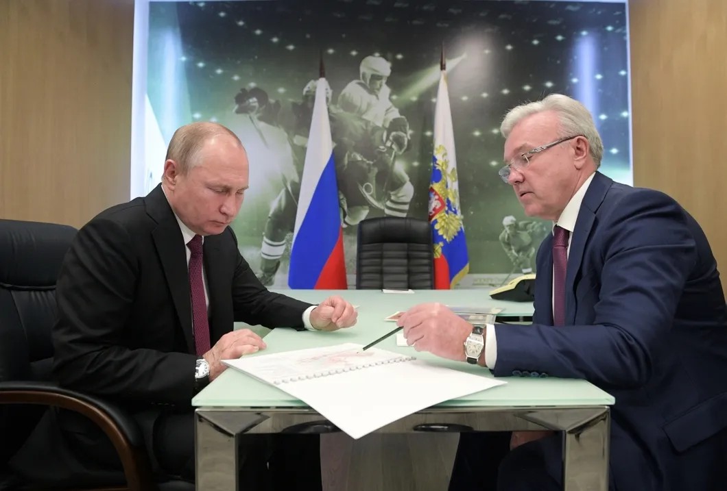 Владимир Путин и губернатор Александр Усс. Фото: РИА Новости