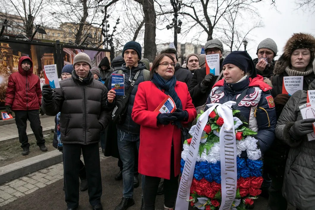 Группа протестующих против поправок к Конституции РФ на антифашистском шествии в Москве 19 января. Фото: Влад Докшин / «Новая газета»