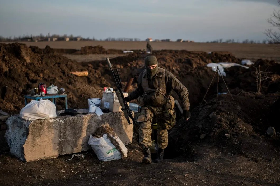 Украинские военные на позиции у села Широкино. Февраль, 2015 год. Фото: ТАСС
