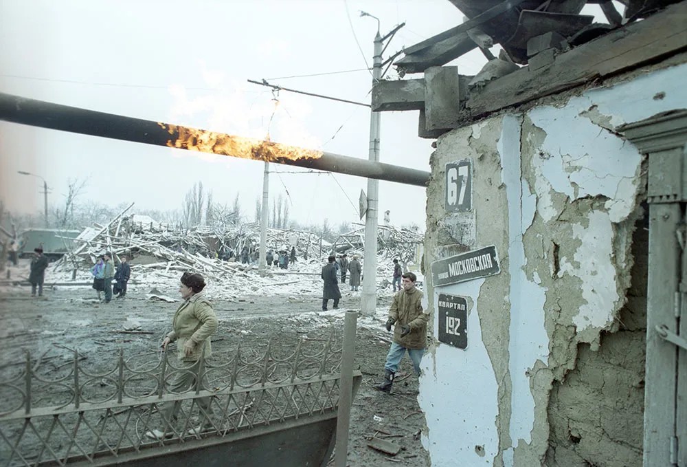 1994 год. Дома, разрушенные в результате боевых действий в городе Грозном. Фото: Игорь Михалев / РИА Новости