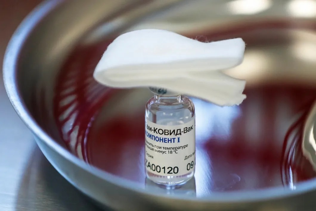 Russia's COVID-19 vaccine "Sputnik V". Photo: AP Photo / Pavel Golovkin / TASS