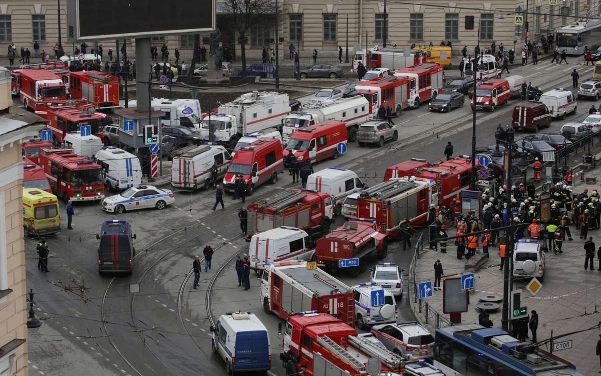 В Петербурге в метро прогремел взрыв. 11 погибших, 50 пострадавших. Хроника