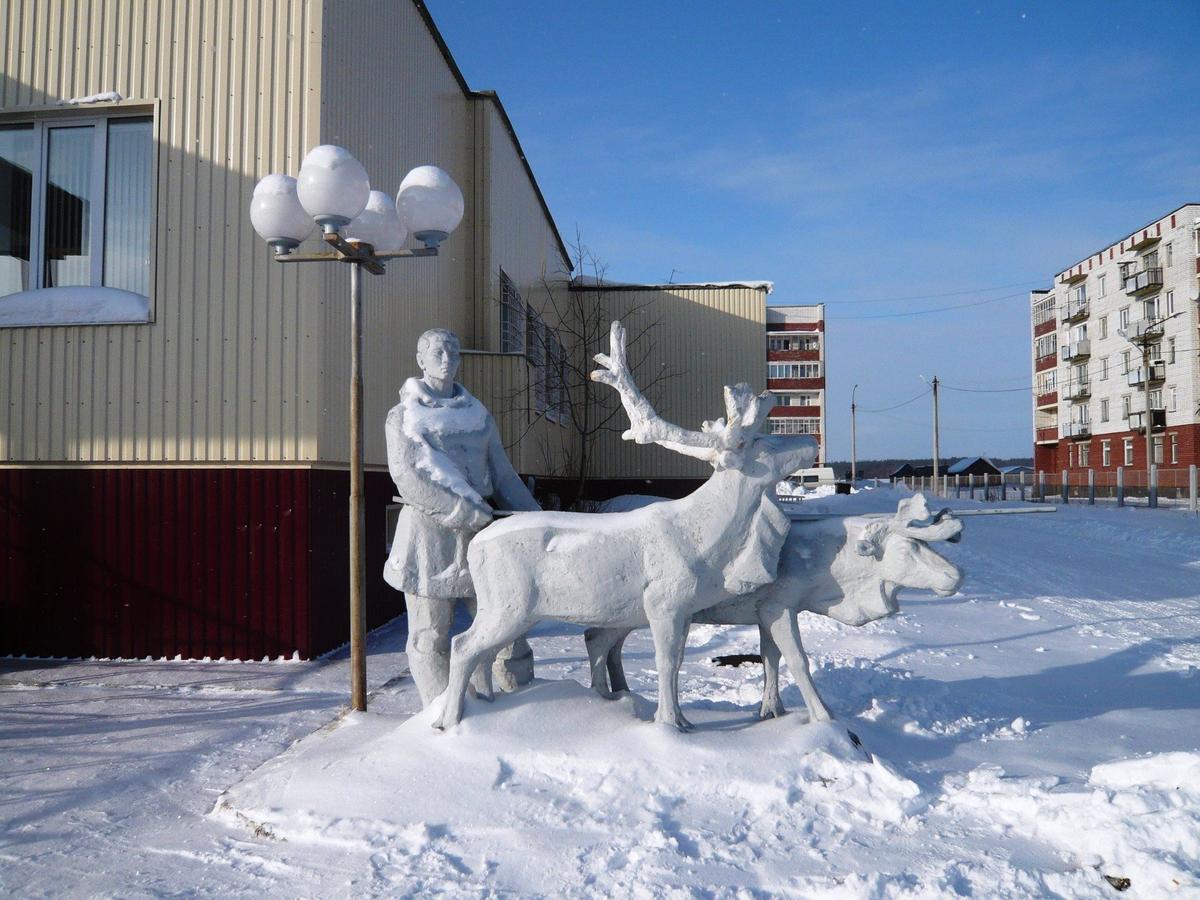 Статуя оленевода в селе Ловозеро. Фото: Яндекс.Карты