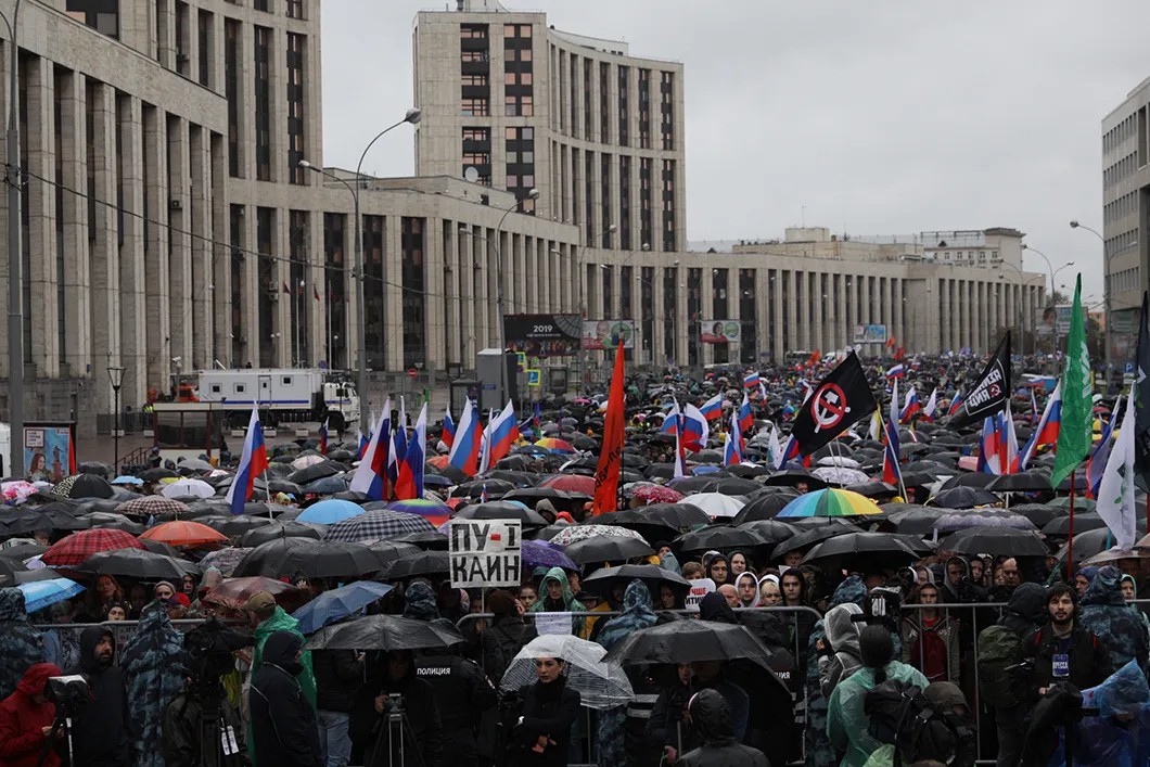 Митинг на Проспекте Сахарова в Москве собрал почти 50 тысяч человек. Акция стала самой многочисленной за последние годы. Фото: Влад Докшин / «Новая газета»