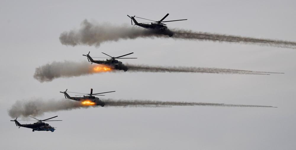 Ударные вертолеты Ми-24 во время основного этапа учений «Запад-2021». Фото: РИА Новости