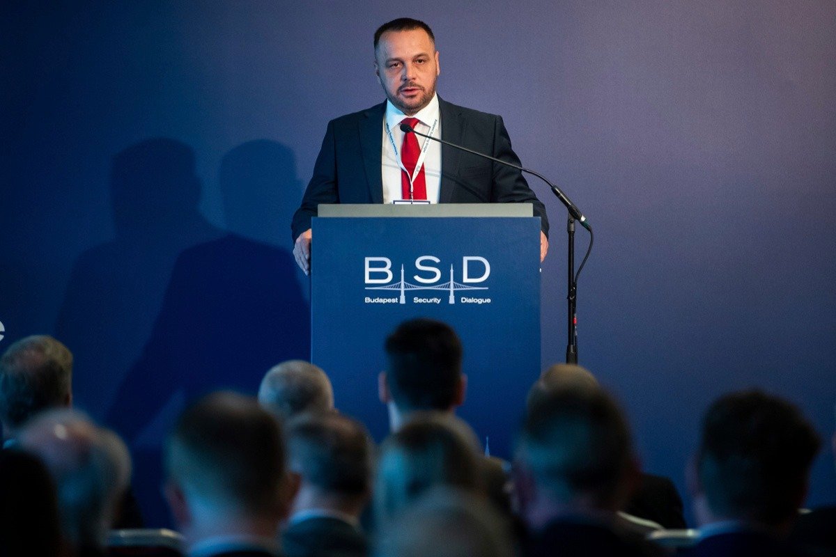 Министр обороны Косово Эюп Мачедонци. Фото: AP / TASS