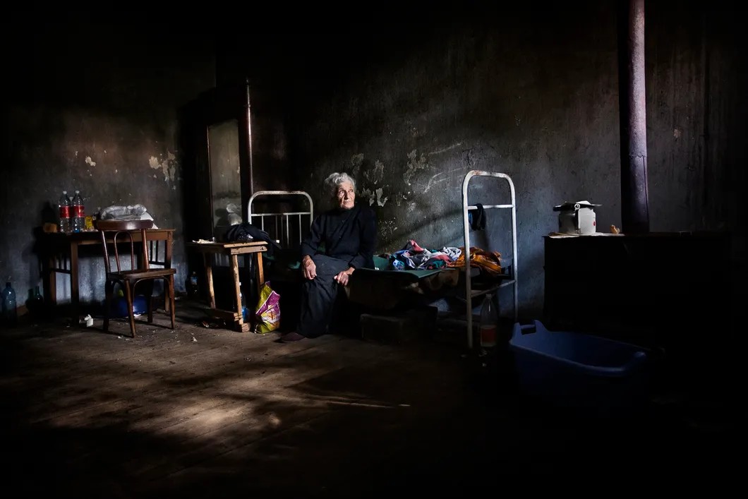 Маня Плеева, 76 лет, пережившая грузинскую атаку на Цхинвал. Цхинвал. Фото: Юрий Козырев / «Новая»