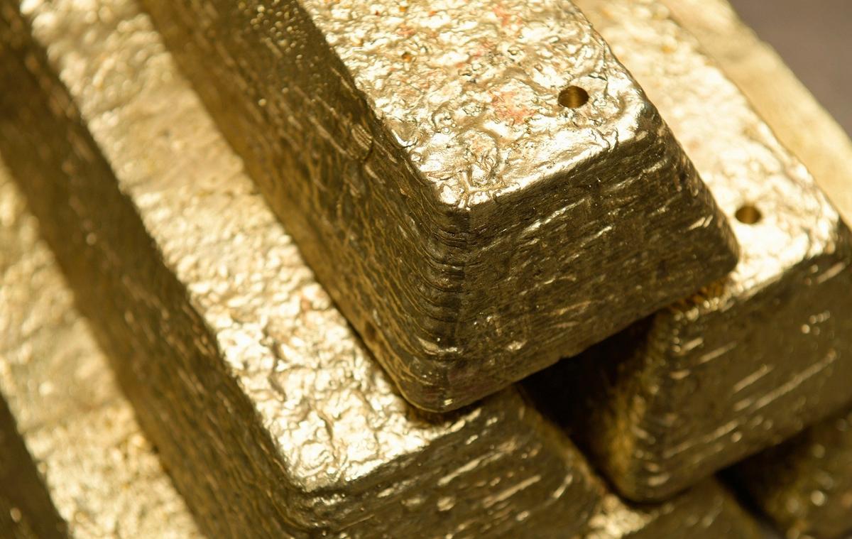 Заводское золото в слитках. Фото: пресс-служба «Полюсзолото»