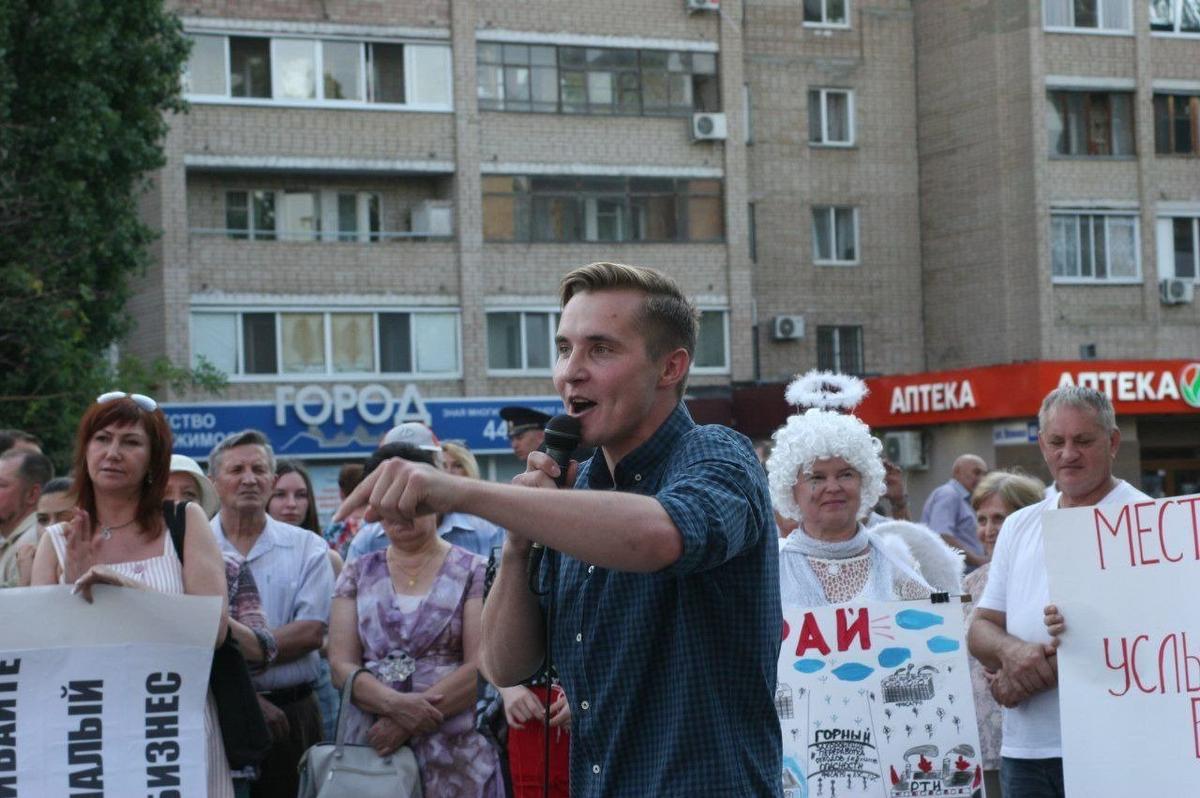 Даниил Бузанов на митинге. Фото — архив собеседников