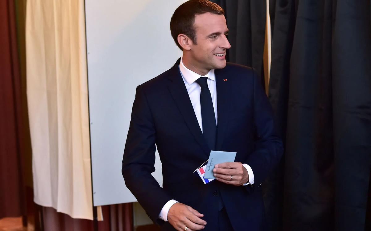 Народ Франции пассивно отдал Макрону широкие полномочия