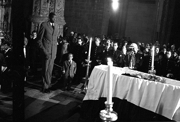 Похороны Антониу Салазара в монастыре Жеронимуш, Белен, предместье Лиссабона, 1970 год. Архивное фото