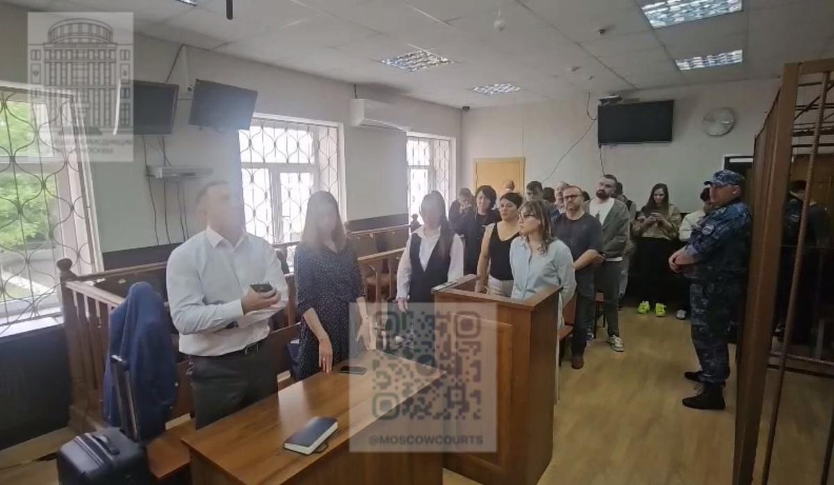 Судья оглашает решение. Кадр из трансляции