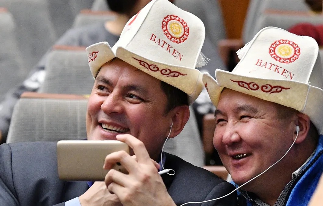 Участники праздника национального головного убора ак калпак в Москве. Фото: РИА Новости