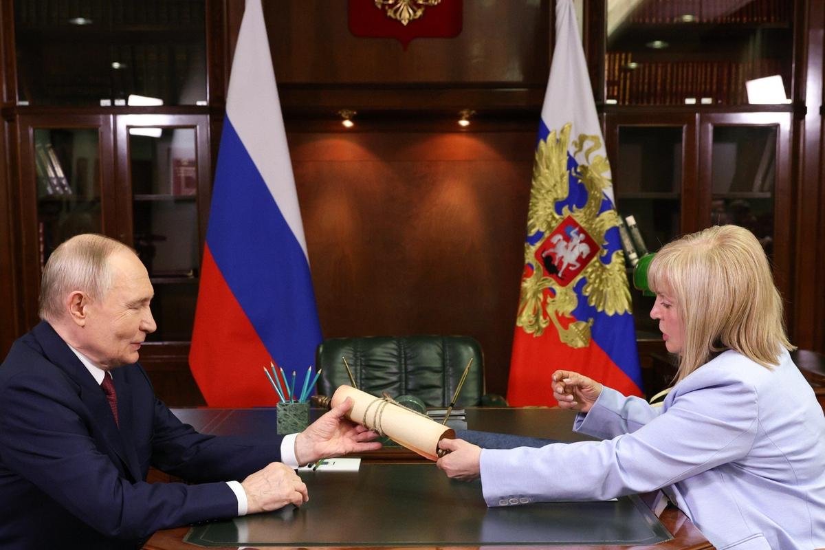 Встреча президента РФ Путина и председателя ЦИК Памфиловой. Фото: Александр Щербак / ТАСС