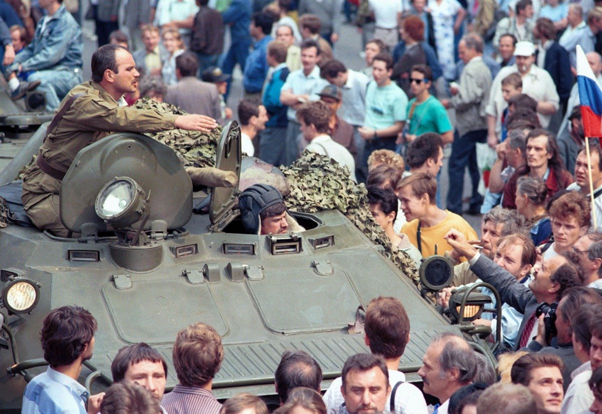 19 августа 1991 года. Манежная площадь. Фото: Андрей Соловьев /Фотохроника ТАСС