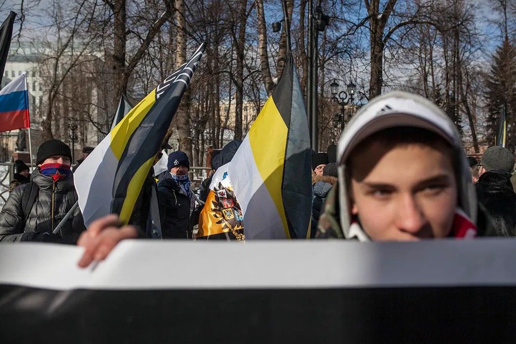 Представители колонны националистов. Фото: Влад Докшин / «Новая газета»