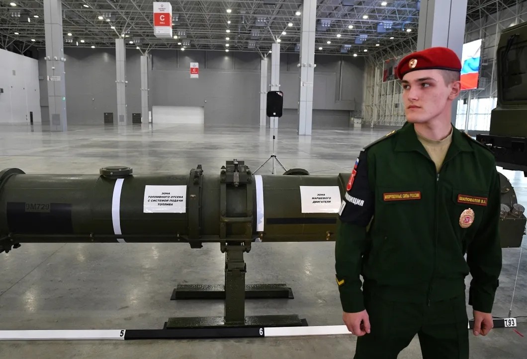 Ракета 9М729 в выставочном павильоне КВЦ «Патриот» в Московской области. Фото: РИА Новости