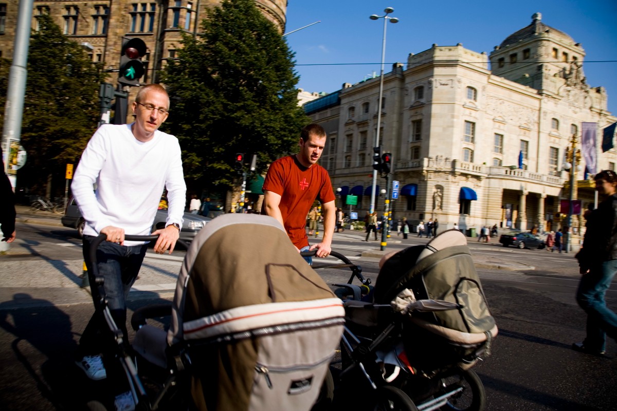 Молодые отцы на прогулке, Стокгольм. Фото: Michel Setboun / Corbis via Getty Images
